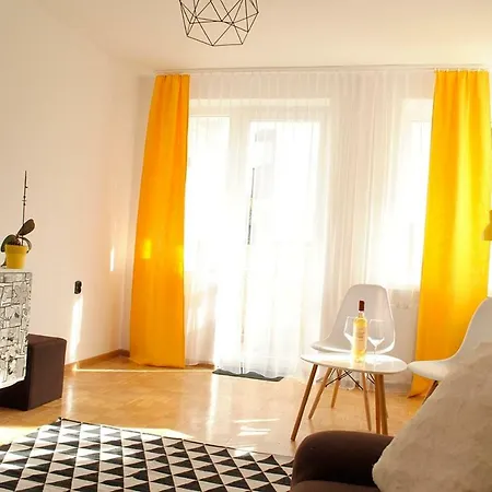 Yellow Apartment Oposite Zoo Torun Exterior photo